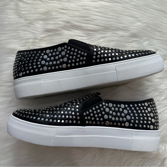 Vince Camuto Kindra Silver Tone Metal Studded Black White Sneakers Size 10 - Picture 5 of 12